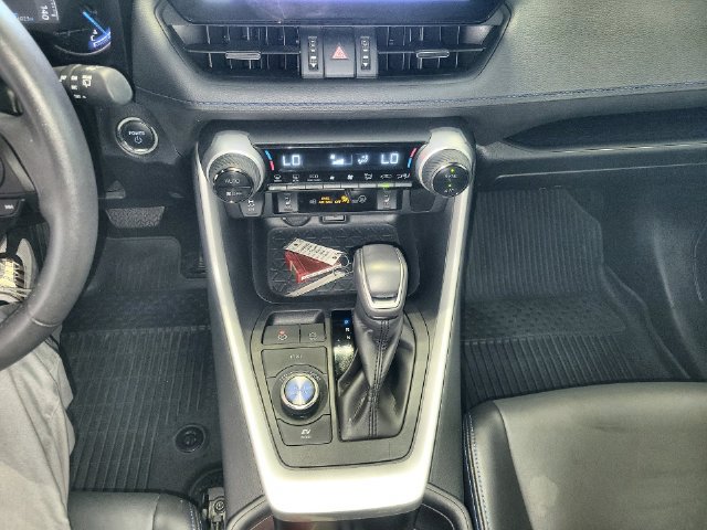 Used 2024 Toyota RAV4 XSE AWD/4WD image 19