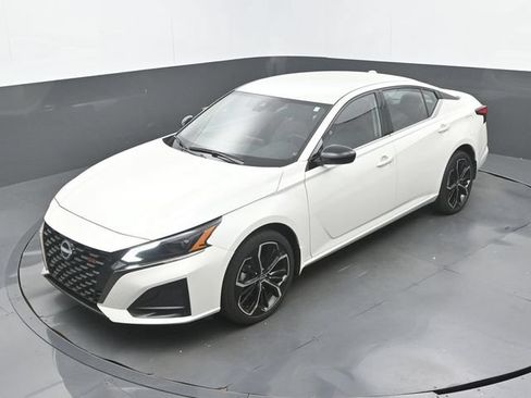 Used 2025 Nissan Altima 2.5 SR AWD/4WD image 16
