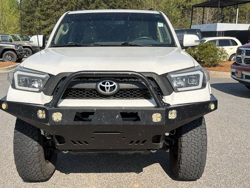 Used 2011 Toyota 4Runner SR5 w/ Convenience Pkg image 3
