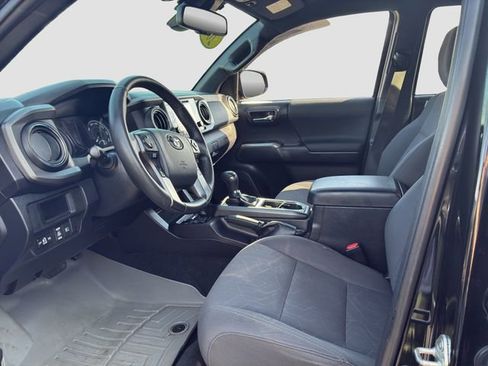 Used 2018 Toyota Tacoma TRD Off-Road w/ Technology Package image 9