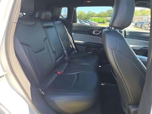 Used 2023 Jeep Compass Latitude AWD/4WD image 8