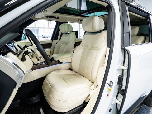 Used 2025 Land Rover Range Rover Long Wheelbase Autobiography image 36