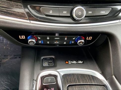 Used 2021 Buick Enclave Avenir AWD/4WD image 35