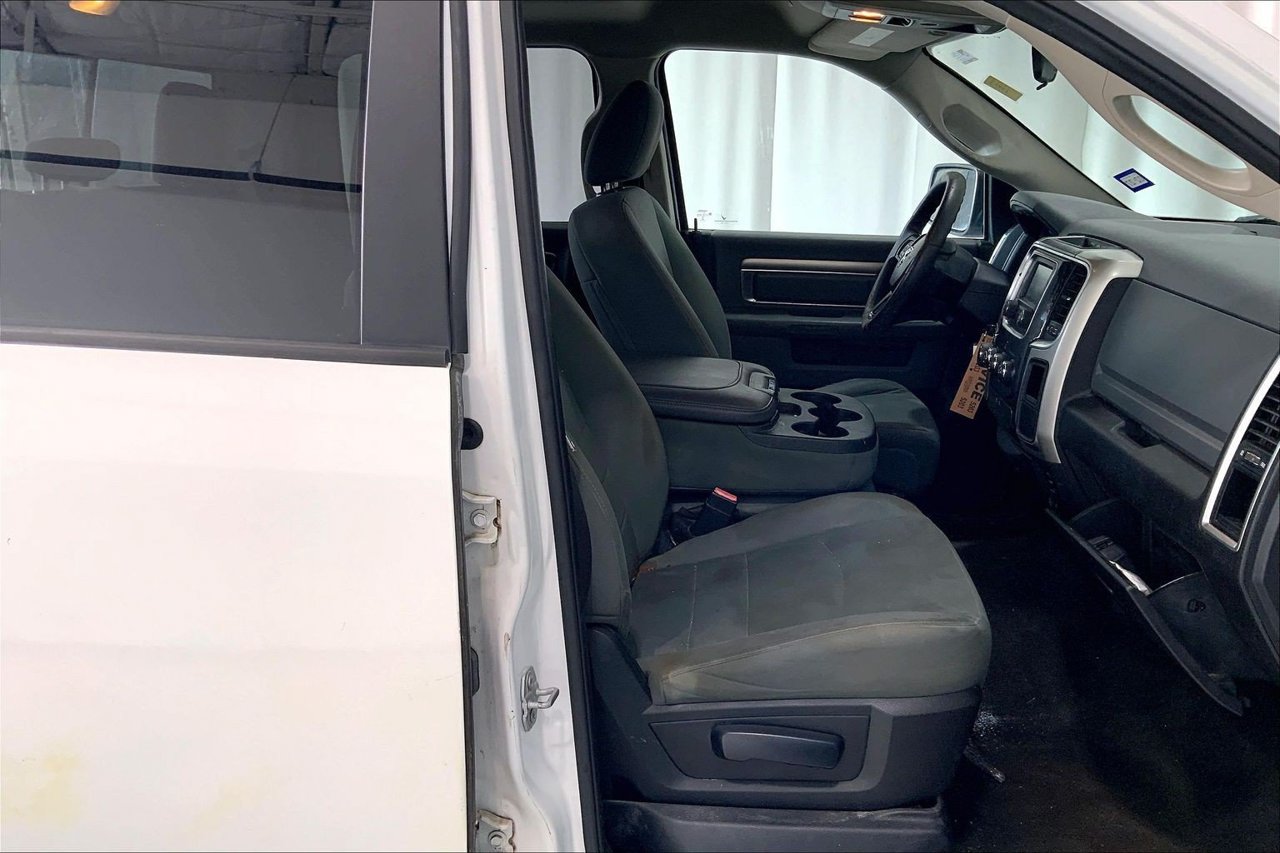 Used 2017 RAM 1500 Classic SLT RWD image 11