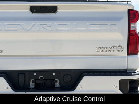 Used 2022 Chevrolet Silverado 1500 High Country w/ Technology Package AWD/4WD image 9