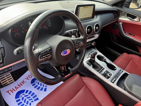 Used 2018 Kia Stinger GT1 image 13