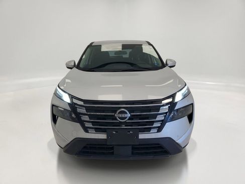 Used 2025 Nissan Rogue SV AWD/4WD image 2