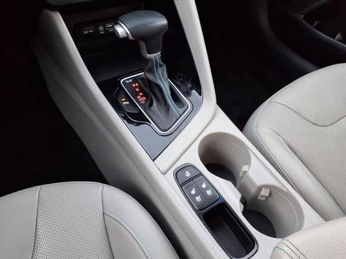 Used 2017 Kia Niro Touring image 22