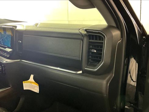 Used 2023 GMC Sierra 1500 SLT image 18