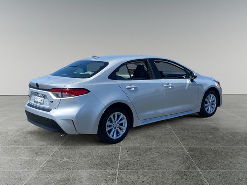 Used 2025 Toyota Corolla LE w/ LE Premium Package FWD image 5