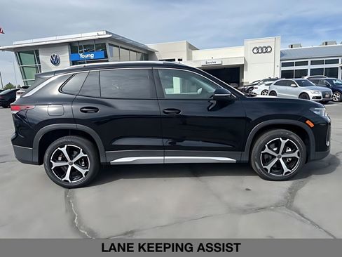 New 2026 Volkswagen Tiguan SE AWD/4WD image 2