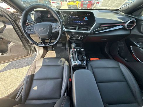 Used 2024 Chevrolet Trax RS w/ Sunroof Package FWD image 20