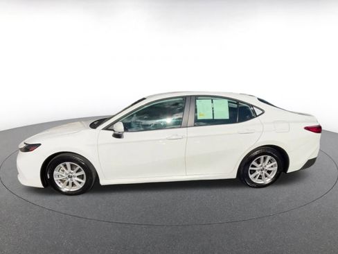 Used 2025 Toyota Camry LE image 9