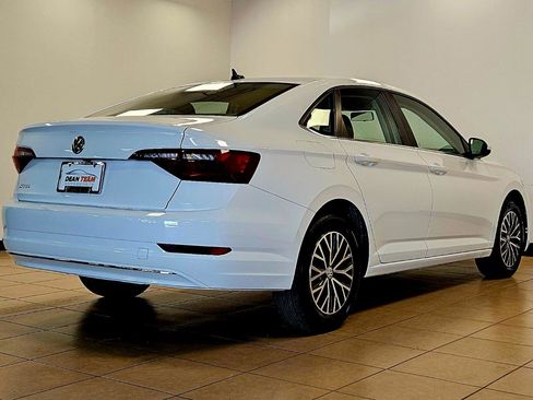 Used 2021 Volkswagen Jetta image 4