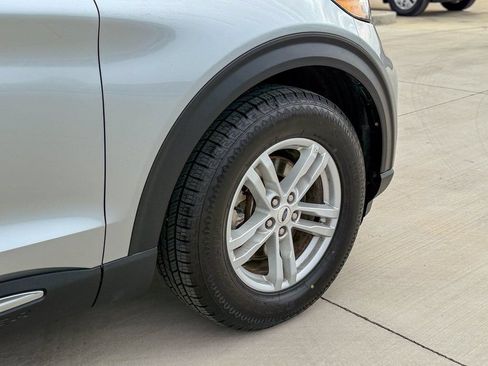 Used 2024 Ford Explorer XLT w/ Equipment Group 202A RWD image 14