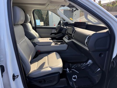 Certified 2025 Ford Expedition Active image 20