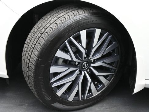 Used 2023 Nissan Altima 2.5 SV w/ SV Premium Package FWD image 22