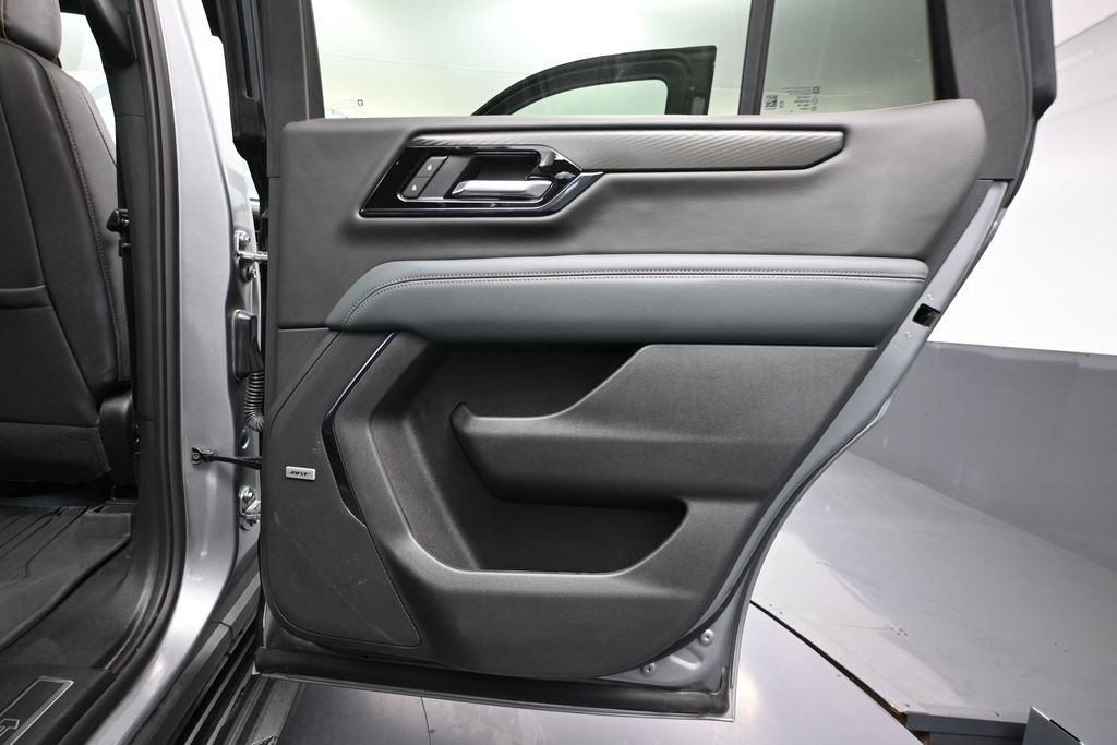 Used 2025 GMC Yukon AT4 AWD/4WD image 43