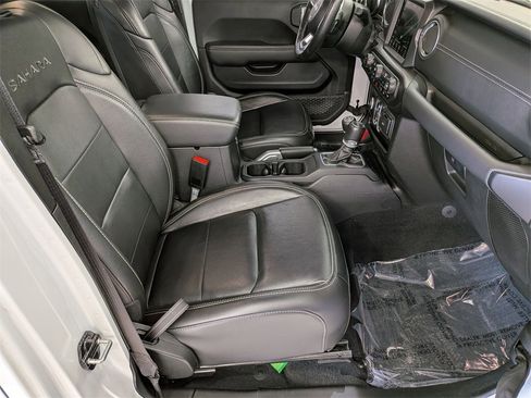 Used 2022 Jeep Wrangler Unlimited Sahara w/ Cold Weather Group image 32