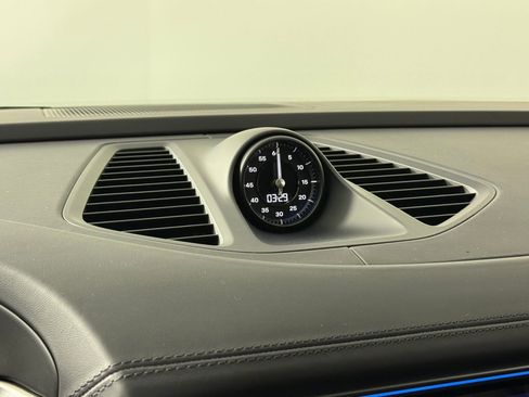 Certified 2025 Porsche Macan Electric image 21