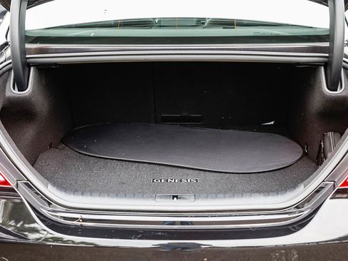 Used 2025 Genesis G70 2.5T image 25