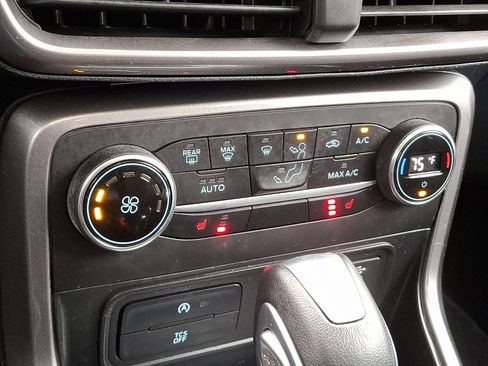 Used 2022 Ford EcoSport SE w/ SE Convenience Package image 16