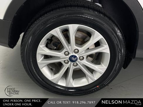 Used 2019 Ford Escape SEL image 13