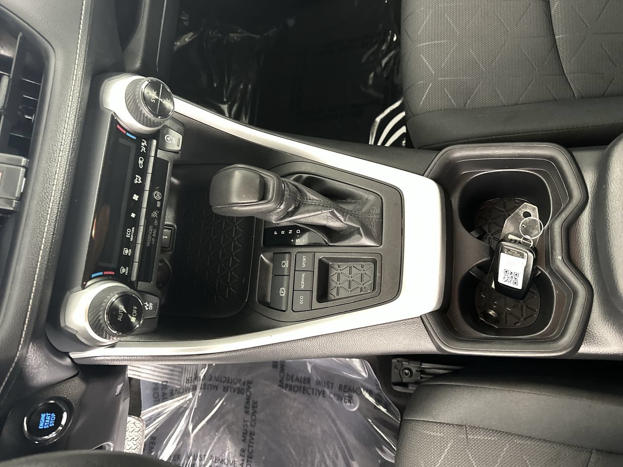 Used 2021 Toyota RAV4 XLE w/ Carpet Mat Package (TMS) FWD image 9