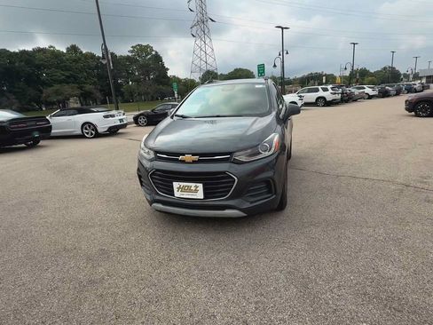 Certified 2018 Chevrolet Trax LT w/ LT Convenience Package FWD image 3