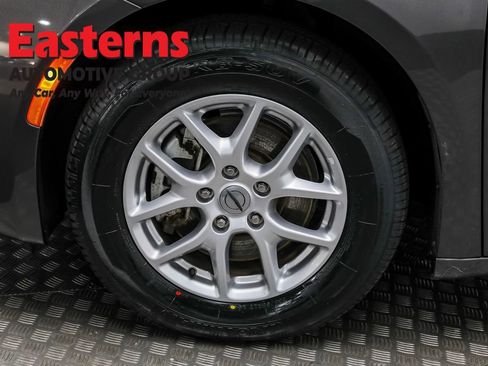 Used 2023 Chrysler Voyager LX image 32