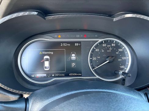 Used 2024 Nissan Versa SR FWD image 27