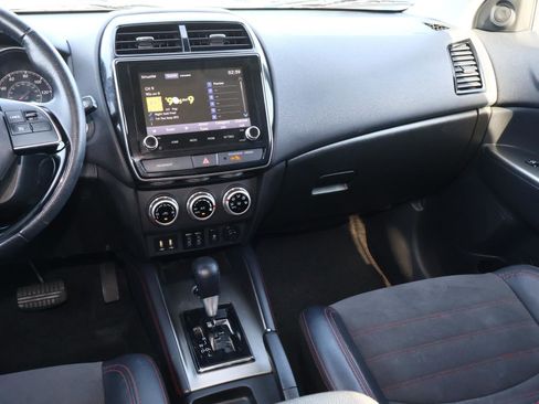 Used 2022 Mitsubishi Outlander Sport SE image 11