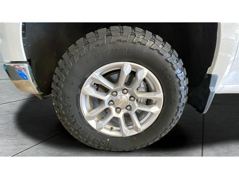 Used 2023 Chevrolet Silverado 1500 LT AWD/4WD image 19