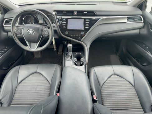 Used 2018 Toyota Camry SE FWD image 17