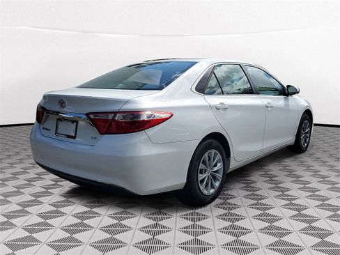 Used 2017 Toyota Camry LE image 5