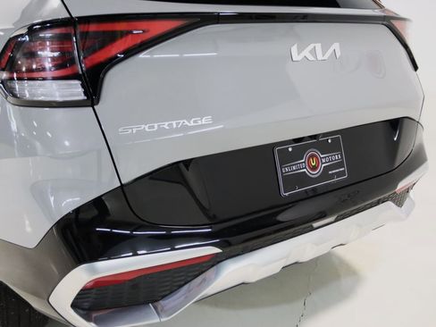 Used 2025 Kia Sportage SX image 12