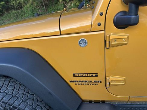 Used 2014 Jeep Wrangler Unlimited Sport w/ Quick Order Package 24S AWD/4WD image 10