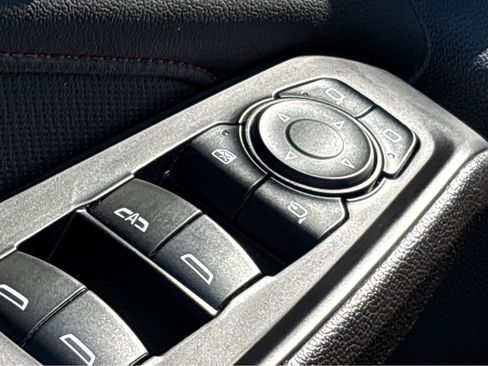 Used 2023 Chevrolet Traverse RS image 29