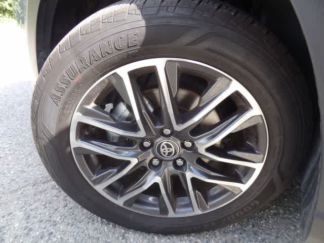 Certified 2026 Toyota Corolla Cross XLE FWD image 31