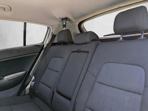 Used 2021 Kia Sportage LX image 18