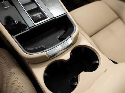 Certified 2025 Porsche Macan image 26