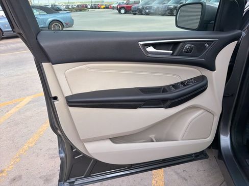 Used 2023 Ford Edge Titanium AWD/4WD image 9