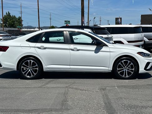 Used 2025 Volkswagen Jetta Sport FWD image 3