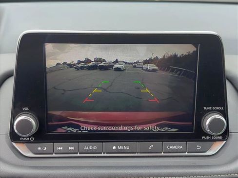 Used 2024 Nissan Rogue SV image 14