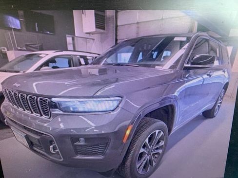 Used 2023 Jeep Grand Cherokee L Overland w/ Luxury Tech Group IV image 2