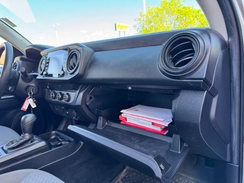 Used 2022 Toyota Tacoma SR w/ SR Convenience Package image 16