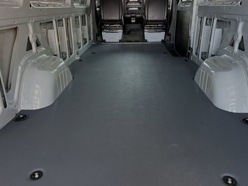 Used 2024 Mercedes-Benz Sprinter 2500 image 14