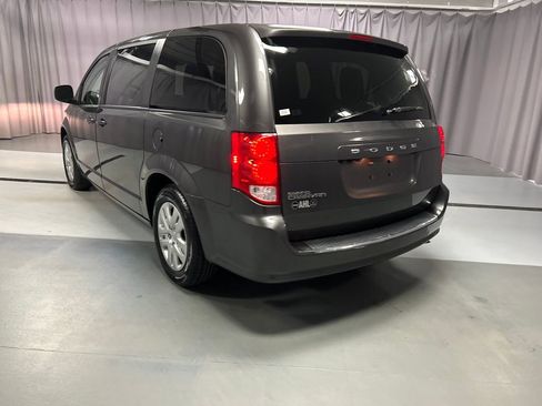 Used 2018 Dodge Grand Caravan SE image 5