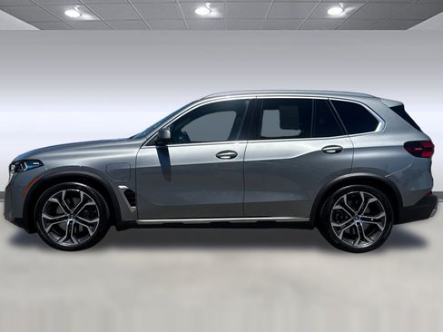 Used 2026 BMW X5 xDrive50e w/ Climate Comfort Package AWD/4WD image 2