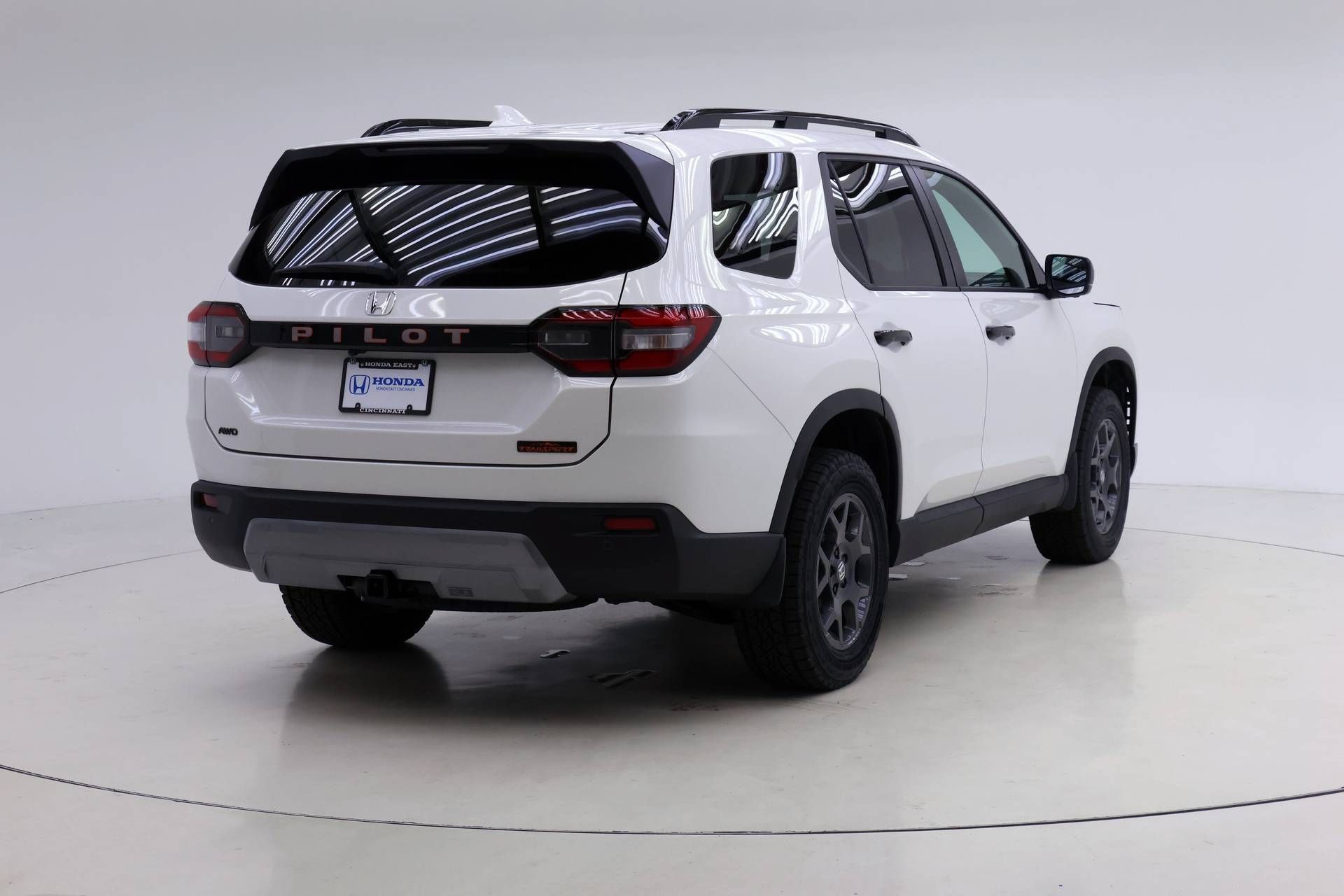 Used 2026 Honda Pilot TrailSport image 2
